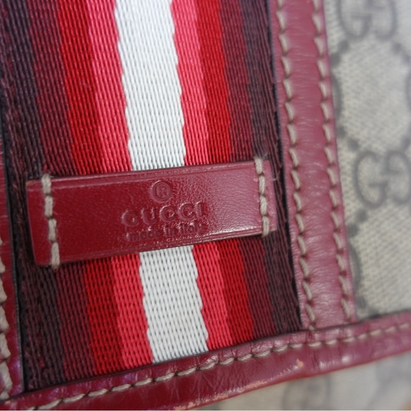 Gucci | Vintage Supreme Messenger Crossbody Flap Bag - Picture 5 of 8